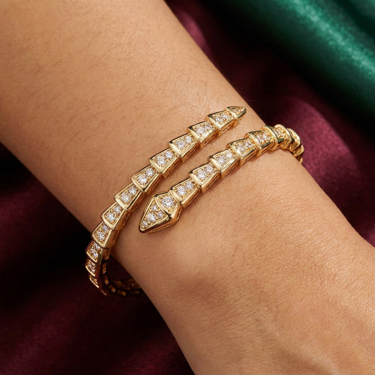 Elaria V-Link Crystal Bangle