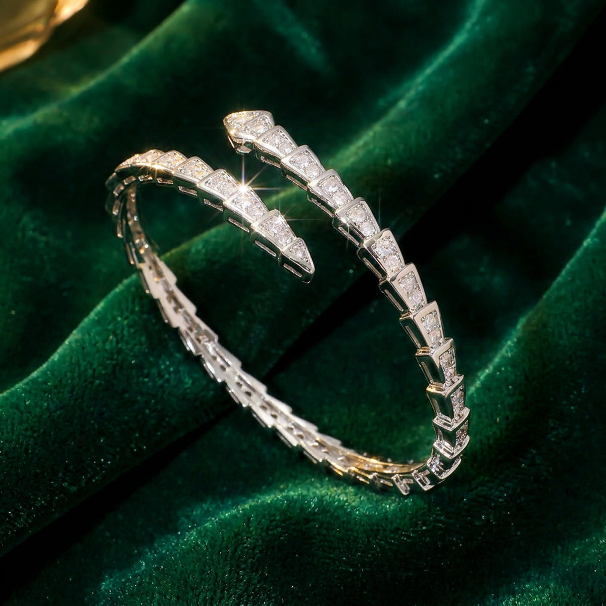 Elaria V-Link Crystal Bangle